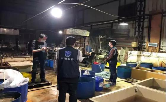 東莞橋頭鎮(zhèn)一家無牌電鍍廠偷排廢水，被緊急查封！